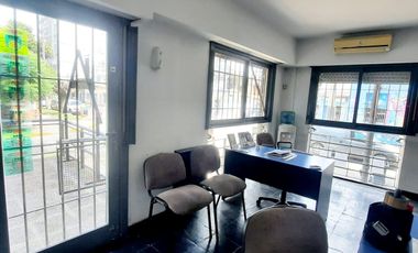 Oficina céntrica de dos ambientes con terraza