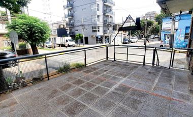 Oficina céntrica de dos ambientes con terraza