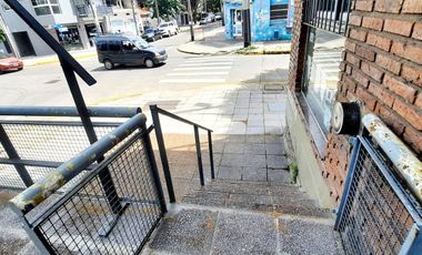 Oficina céntrica de dos ambientes con terraza