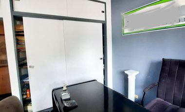Oficina céntrica de dos ambientes con terraza