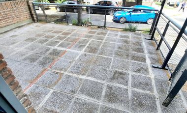 Oficina céntrica de dos ambientes con terraza