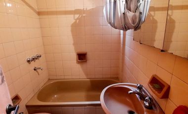 Oficina céntrica de dos ambientes con terraza