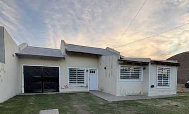 CASA EN VENTA EN BRAGADO CON PILETA