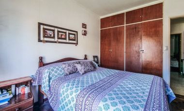 CASA 3 AMBIENTES VENTA LOBOS CON JARDIN Y QUINCHO