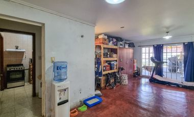 CASA 3 AMBIENTES VENTA LOBOS CON JARDIN Y QUINCHO