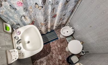 CASA 3 AMBIENTES VENTA LOBOS CON JARDIN Y QUINCHO