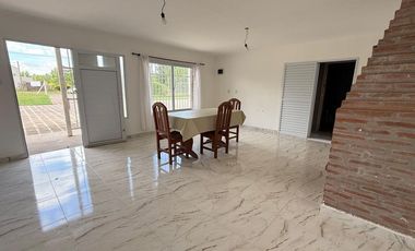 CASA QUINTA DE 3 DORM., 3 COCHERAS EN VENTA, RUTA1
