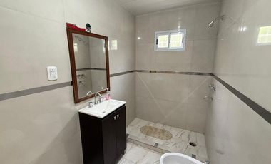 CASA QUINTA DE 3 DORM., 3 COCHERAS EN VENTA, RUTA1