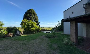 SE VENDE CASA QUINTA SOBRE EL RIO