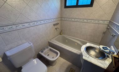 SE VENDE CASA QUINTA SOBRE EL RIO