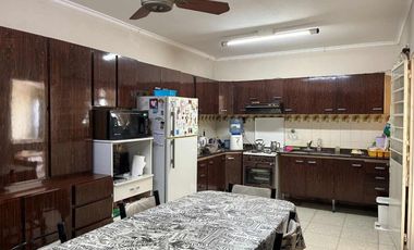 VENTA CASA 3 DORMITORIOS CON PATIO CASILDA CENTRO