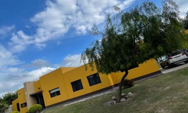 CASA QUINTA EN VENTA 4 AMBIENTES CON FINANCIACIÓN