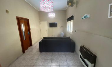 VENTA CASA 4 DORMITORIOS MAS DEPTO.