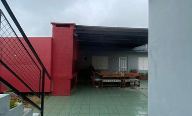 VENTA CASA 4 DORMITORIOS MAS DEPTO.