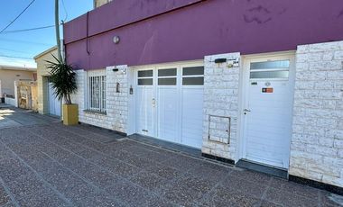 VENTA CASA 4 DORMITORIOS MAS DEPTO.