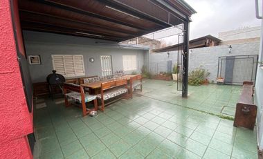 VENTA CASA 4 DORMITORIOS MAS DEPTO.