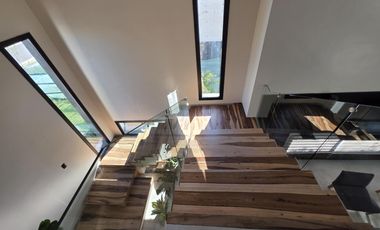 Casa Moderna Minimalista en Puerto Nizuc con lote al agua