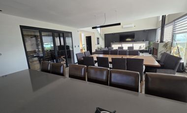 Casa Moderna Minimalista en Puerto Nizuc con lote al agua