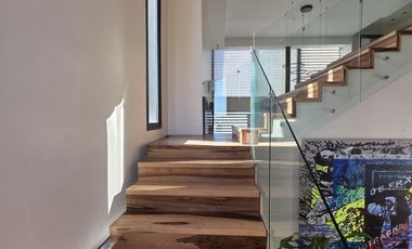 Casa Moderna Minimalista en Puerto Nizuc con lote al agua