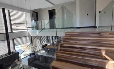Casa Moderna Minimalista en Puerto Nizuc con lote al agua