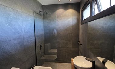Casa Moderna Minimalista en Puerto Nizuc con lote al agua