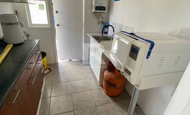 CASA PARA USO COMERCIAL O PROFESIONAL EN BARRIO CENTENARIO.