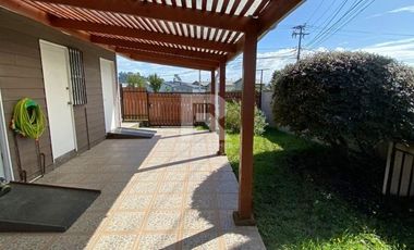 CASA PARA USO COMERCIAL O PROFESIONAL EN BARRIO CENTENARIO.