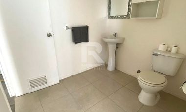 CASA PARA USO COMERCIAL O PROFESIONAL EN BARRIO CENTENARIO.