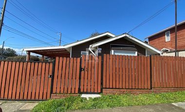 CASA PARA USO COMERCIAL O PROFESIONAL EN BARRIO CENTENARIO.