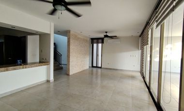 Casa en RENTA, 4 habitaciones en Altabrisa
