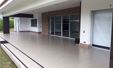 Se vende casa campestre en Quimbaya