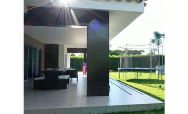 Se vende casa campestre en Quimbaya