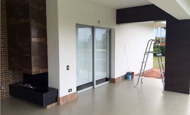 Se vende casa campestre en Quimbaya