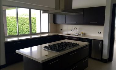 Se vende casa campestre en Quimbaya