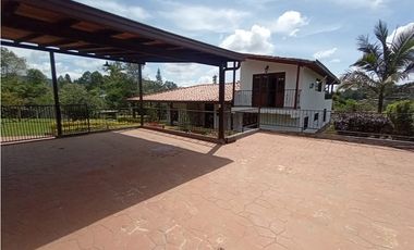 Arriendo casa campestre de 5 alcobas en Guarne