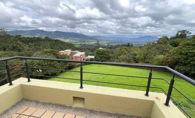 Hermosa casa en La Calera ¡Elegancia y confort!
