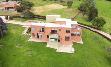 Hermosa casa en La Calera ¡Elegancia y confort!