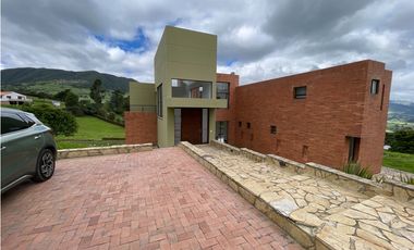 Hermosa casa en La Calera ¡Elegancia y confort!