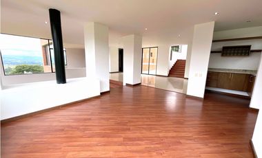 Hermosa casa en La Calera ¡Elegancia y confort!