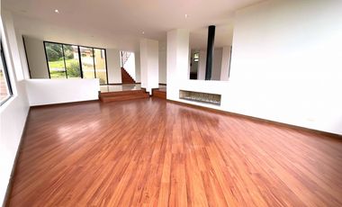 Hermosa casa en La Calera ¡Elegancia y confort!