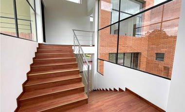 Hermosa casa en La Calera ¡Elegancia y confort!