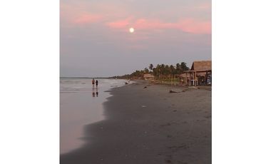 SE VENDE CASA DE PLAYA EN MUNICIPIO DE SAN BERNARDO DEL VIENTO