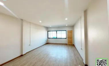 3 Bedroom Townhouse for sale in Tha It, Uttaradit