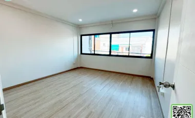 3 Bedroom Townhouse for sale in Tha It, Uttaradit