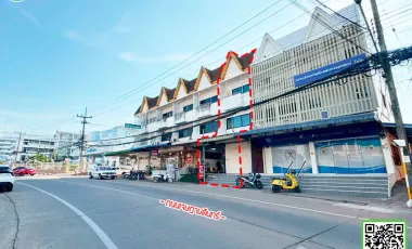 3 Bedroom Townhouse for sale in Tha It, Uttaradit