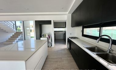 Casa 5 ambientes 269 m² en venta con cochera en Canning