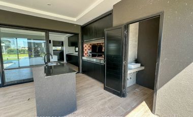 Casa 5 ambientes 269 m² en venta con cochera en Canning