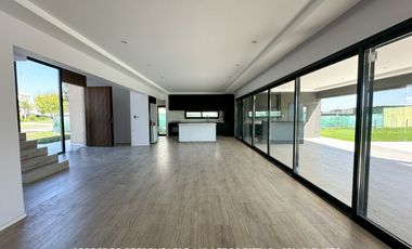 Casa 5 ambientes 269 m² en venta con cochera en Canning