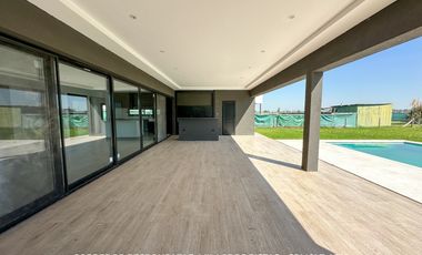 Casa 5 ambientes 269 m² en venta con cochera en Canning