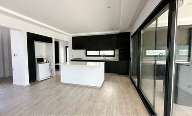 Casa 5 ambientes 269 m² en venta con cochera en Canning
